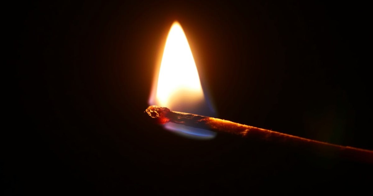 7 Early Warning Signs of a Manic Episode